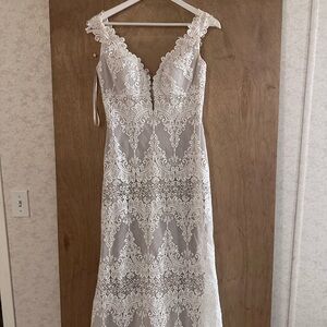 Elegant White Lace Wedding Dress